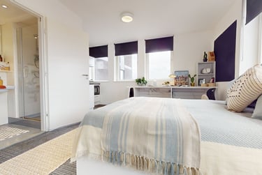 iQ Newland House Student Halls, 49 Mount St, Lenton, Nottingham, NG1 6HE - Image 2